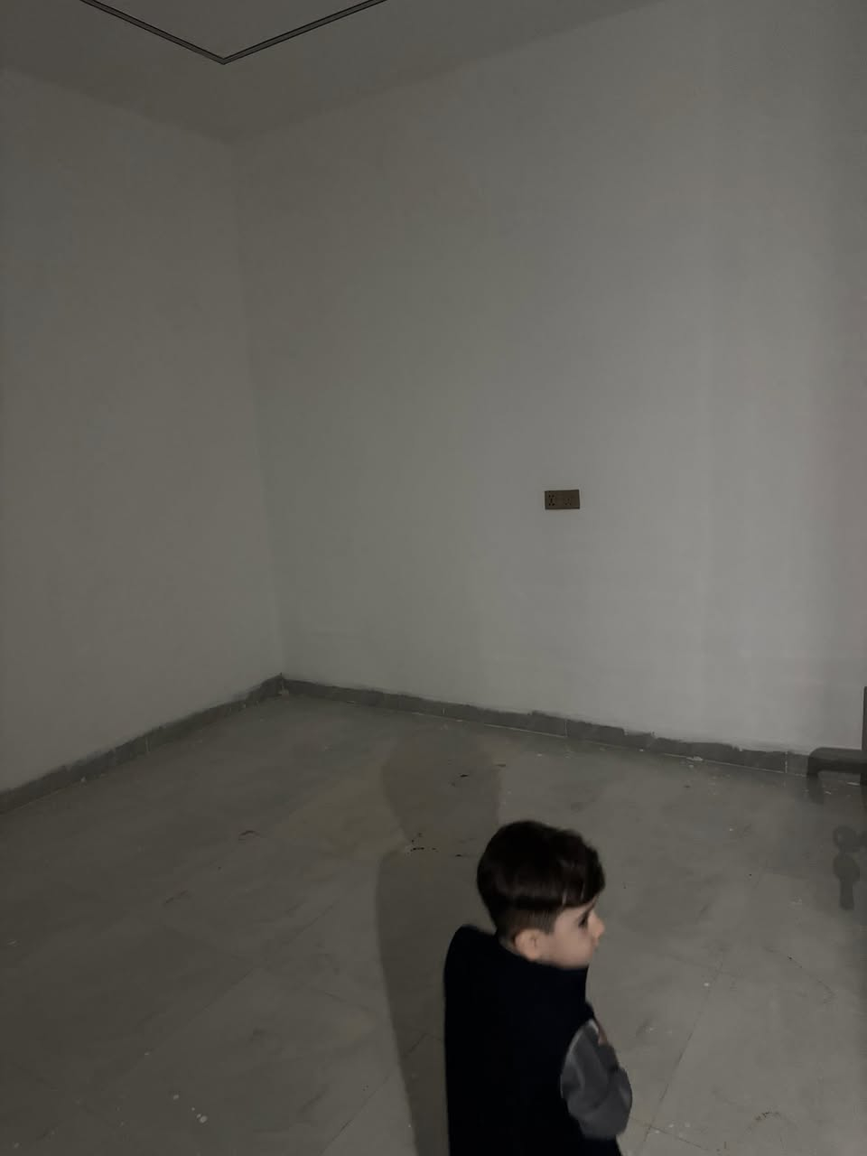 السلام عليكم 
دار للإيجار 150 متر ركن بناء صفر مامسكون 
يتكون من غرفتين نوم و استقبال و صالون و صحيات داخلي و خارجي و مطبخ و كراج 
علما طابق ثاني بعدها هيكل من داخل 
كركوك حي البدر قرب مدرسة علي شاهين 
إيجاره 350 الف 
للاستفسار 
***********
***********
