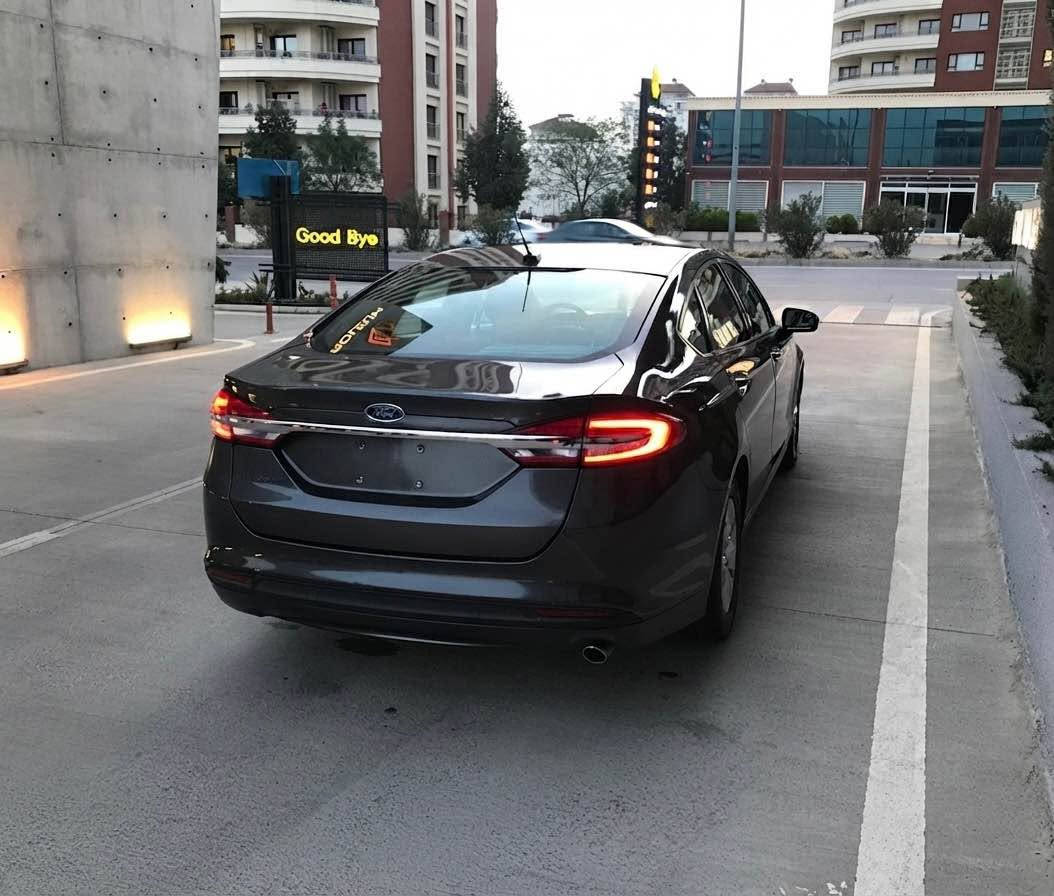 FORD FUSION 2017 S 
١١٢هەزار مایل ڕۆشتووە 
سەیارەکە بێ بۆیاخە تەنها قوپاویەک لە بۆنیتەکەی هەیە چاک نەکراوە
 مەکینە 2.5 مەرخوب 
گێڕو مەکینەی بێ عەیبە نەکراوەتەوە
تایەی تازەیە ٢ حەفتەیە گۆڕاوە 
*********** whatsapp
 
110$ السليمانية, العراق

