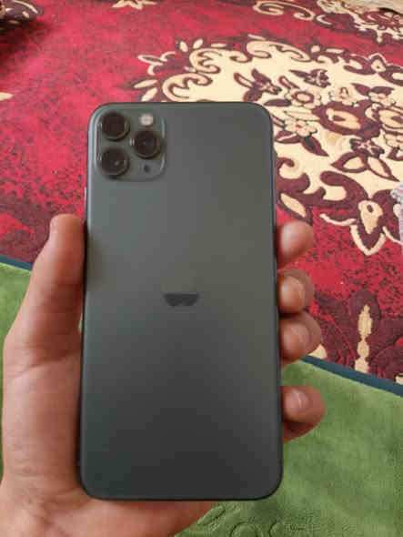 ايفون 11 برو ماكس ذاكره 256 بشخط جوه ما مبين ولا مؤثر سعر 300 وبيه مجال قليل مكاني  سوق الشيوخ ***********
