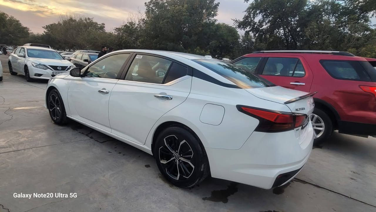 نيسان التيما ٢٠٢٠ ابيض مواصفات S
قطعة وحدة صبغ 
بدون ايرباك
شاشة كبيرة 
تدعم ابل كار بلي
كشن كهرباء 
ماشية ٨٣ الف
عليها ويل SR
مكينة وكير بشرط 
مابيها اي نقص 
صور الحادث والسونار مرفقات .
مكان السيارة قضاء كلار بالقرب من خانقين.
السعر 150$ وبيهه مجال قليل 
***********
