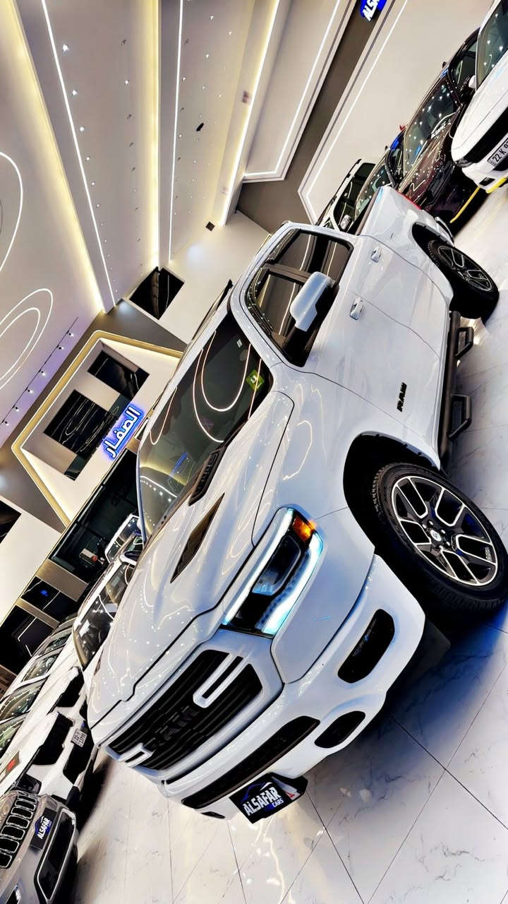 سلام عليكم
رام لارامي فول مواصفات بدون صبغ
الموديل/٢٠٢٣
بانوراما
شاشه تيسلا
رادار
كشنات جلد تدفئه وتبريد
4/4
ويل ٢٠
باب طويل بدي قصير
ماشيه/ ٢٦٠٠٠m
بدون رقم تترقم  اربيل دهوك

السعر/٣٨٥٠٠$
***********
***********
