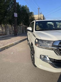 تويوتا  لاندكروز 2019 رقم بغداد  محرك 4600 V8 ماشية 81000km فقط بنيد ا...