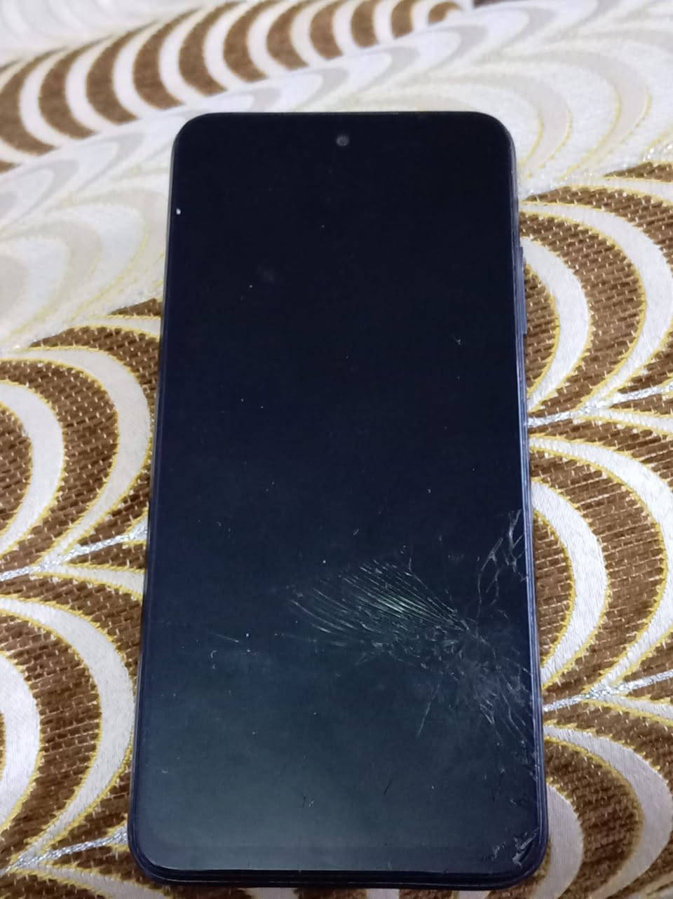 تلفون للبيع نواعه ريدمي نوت 10برو 5جي الذاكره128تلفون حلو ابد ما طاب تصليح كلشي شغال بي فقط الشاشه مكسوره وبسعر مناسب أو مراوس بايفون7بلاص او8 موجود عل خاص او الاتصال***********
