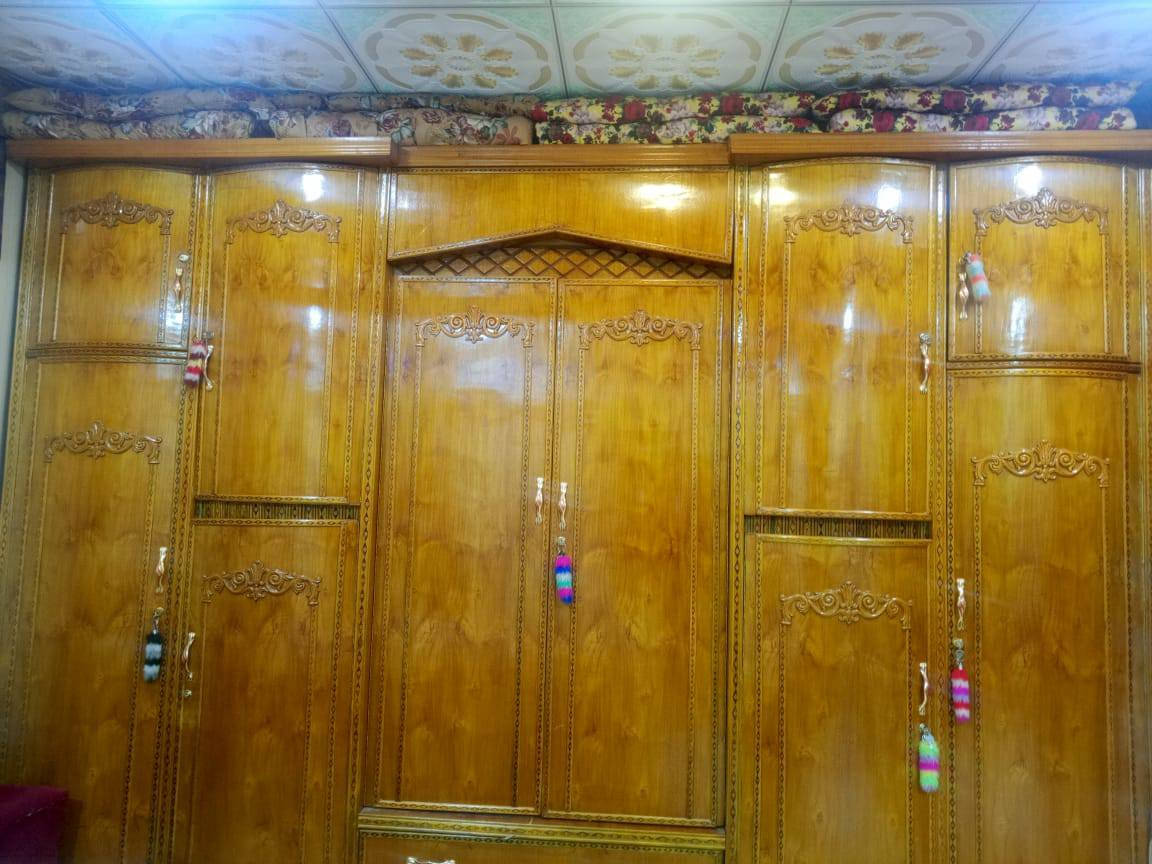 سلام وعليكم غرفه عراقية متكونه 8قطع نضيفه مستخدمه9اشهر فقط تجي تفحص يلا تاخذ الغرفة نضيفه سعرهة مليون و200وبيهة مجال شي قليل العنوان بغداد الشعله وهاذه رقمي تردون واتساب عل رصيد عل مازنجر متواجد***********
