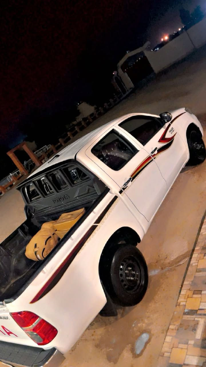 س ع للبيع هايلوكس 2014 مكفوله كفاله عامه رقم بصره باسمي. تحويل ثاني يوم عنوان السياره بصره زبير *********** 
السعر 195&. وبيه مجال
