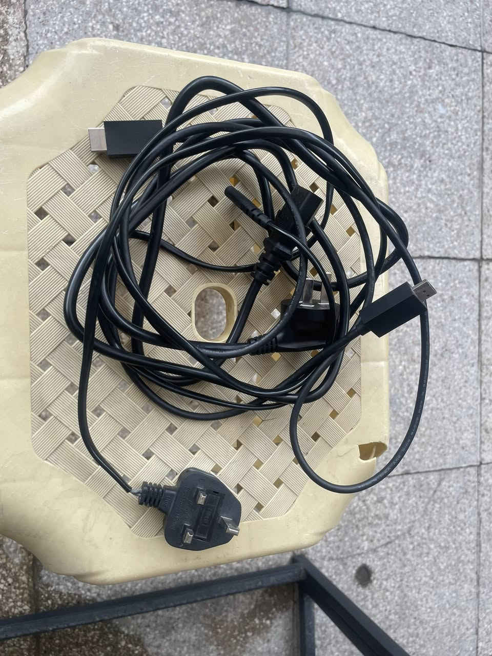 بلي 5 سلم اوربي نضيف جداً 1 تيرا يجي ويا حساب روكت و فورت الشاشه من شركة msi 180 hz 2k  للبيع 
سعر خاص ***********
