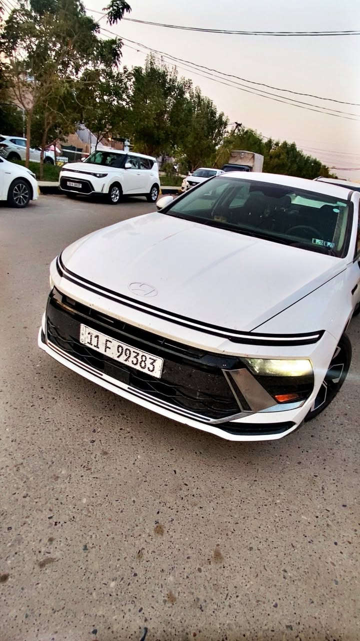 للبيع سوناتا 2025 SEL – محرك 2.5 بنزين
للبيع Hyundai Sonata 2025 فئة SEL بحالة ممتازة جداً ✨

🔹 الممشى: 5,000 كم فقط
🔹 المحرك: 2.5 لتر بنزين
🔹 ناقل الحركة: أوتوماتيك
🔹 ترقيم:  رقم بغداد
🔹 الملكية: السيارة باسمي وتحويل ثاني يوم مباشرة

📌 الضرر :صور الضرر موجوده بالمنشور سيارة ضربته خفيفه وتصليح 100‎%‎
 • ضرر جامَلِغ خلفي معدل حار بدون صبغ وعلى وضعه
 • الضرر معدل PDR راجعة 100%
 • ملاحظات بسيطة جداً تحتاج تكحيلات خفيفة

⚙️ المواصفات:
✔️ كاميرا خلفية
✔️ حساسات خلفية
✔️ شاشة
✔️ تحكم ستيرن
✔️ تشغيل بصمة
✔️تبريد لمس
✔️رادارت امامية خلفية + جوانب 
✔️داخل مخمل اسود 

💰 السعر 180 وقابل للتفاوض بالمعقول
📍 الموقع: بعقوبة – ديالى
📞 ***********

السيارة جاهزة للفحص للجادين فقط 👌
