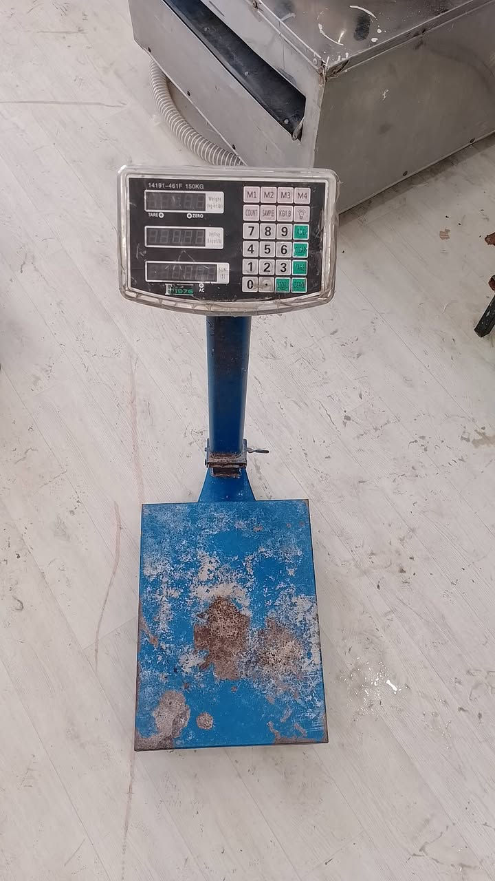 للبيع غراض محل دجاج كامل نظيفات حيل 
من يرغب بالشراء التواصل عبر الارقام
***********
***********
