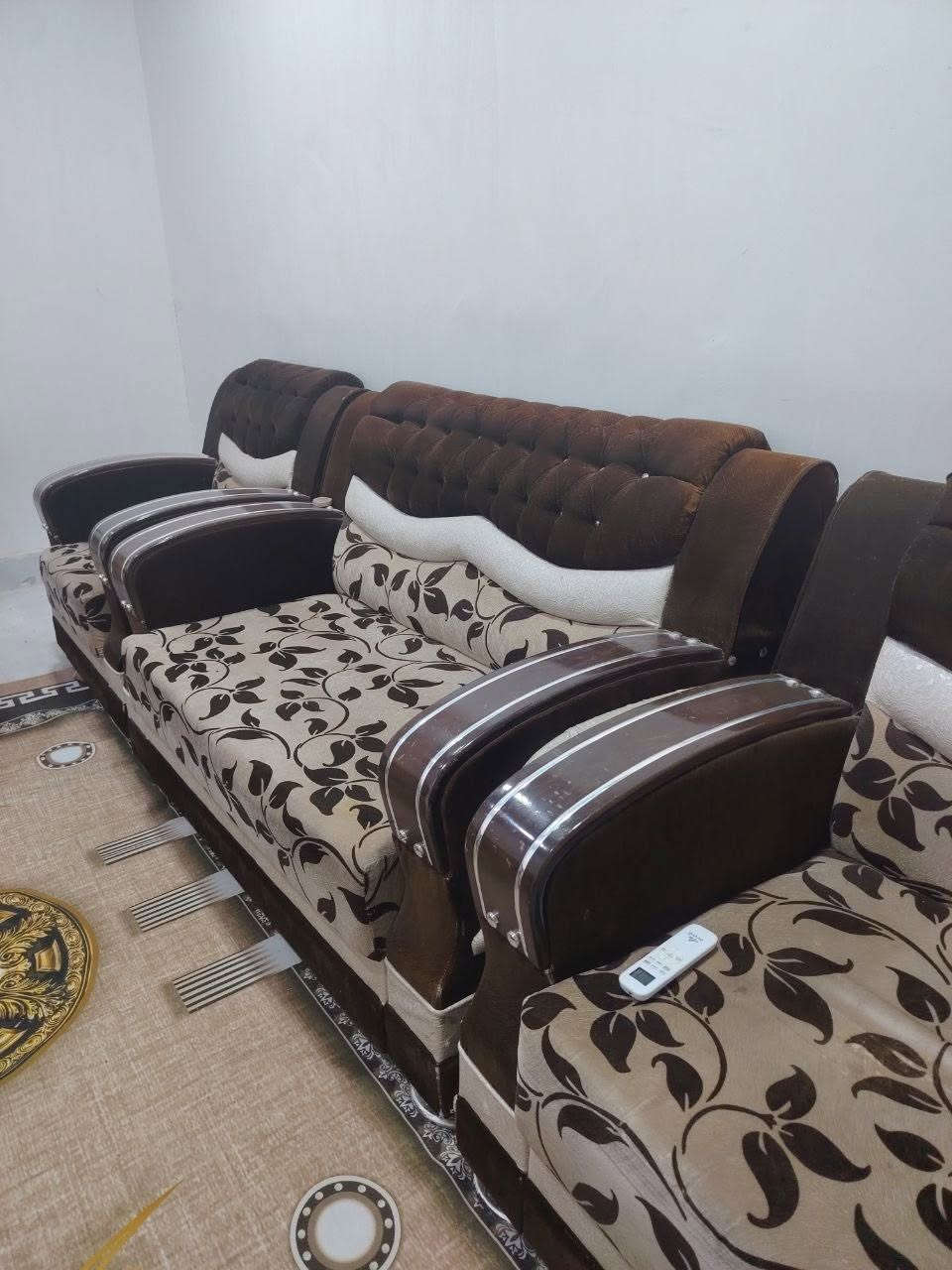 السلام عليكم قنفات للبيع عنواني بصرة تنومه الصالحية ..القنفات خمس قطع وياهن طبلات 3 
السعر 170 وبيهن مجال للناس الشراية والطيبة 
رقمي وبي واتساب ***********

