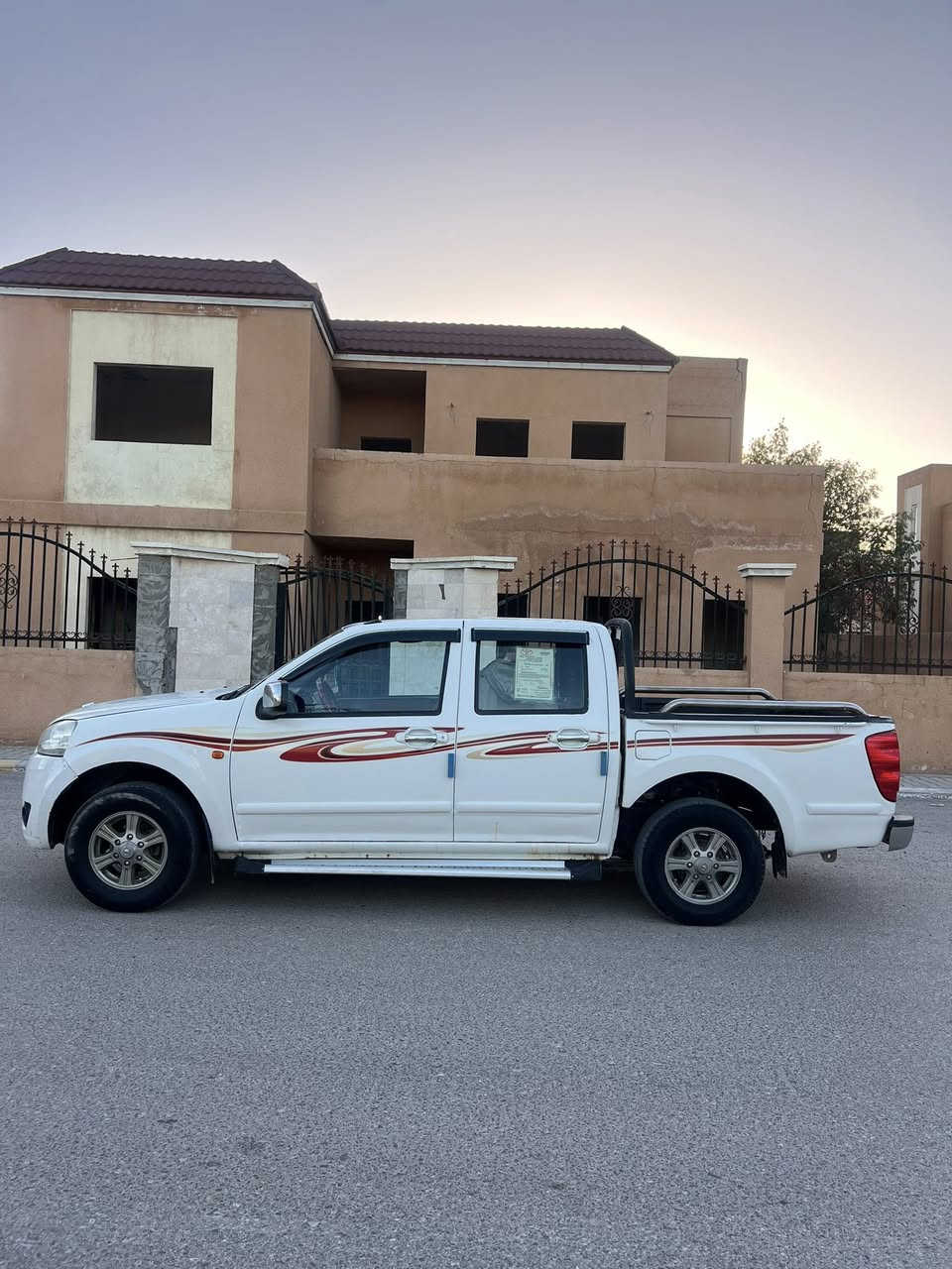 كريت ويل 2013 سياره مكفوله كفاله عامه رقم نجف دولي بسمي هزه جديده وسنويه جديده تبريد شغال كير مكينه حداديه تبريد كله مكفول تخم  تاير جديد يعني سياره ما عايزه شي  بذن الله السعر 65 وبيه مجال مكان سياره بنجف 
***********
