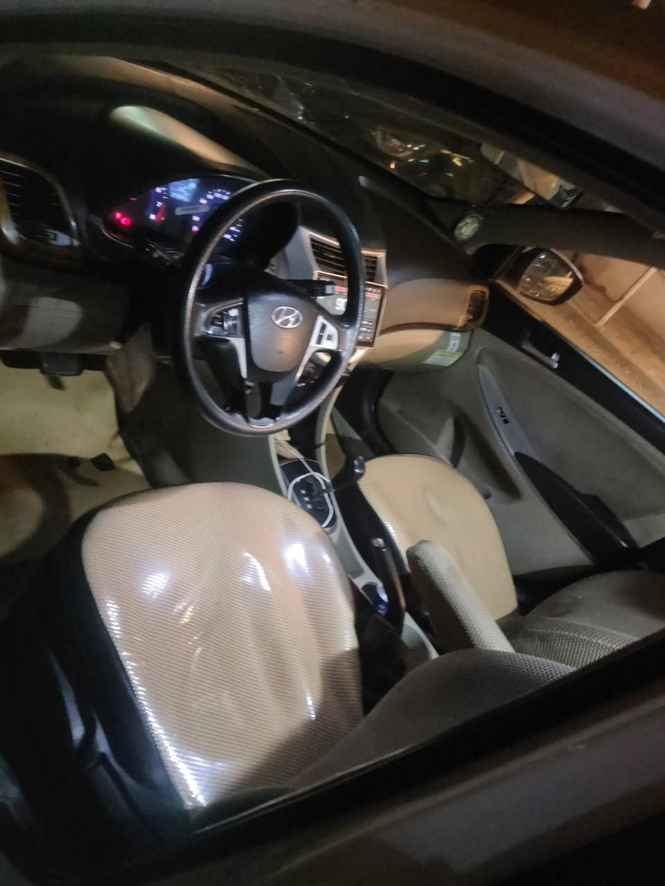 السلام عليكم
اكسنت🙋🏻 
مديل 2016
خليجي محرك 1600🔻
للبيع السعر ($98  )بيها مجال 🔻
رقم بغداد انكليزي 🔻
بسمي🔻
العنوان بغداد الكرخ 📍
***********
