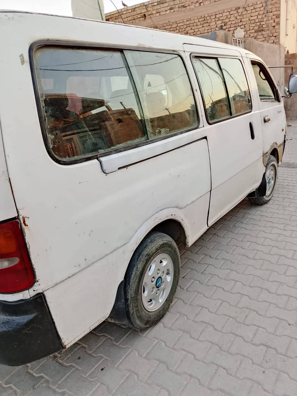 السلام عليكم سياره بريجو موديل 98 كفاله عامه جير مكينه حداديه تخم تاير مصفره هيئه وغرامات المكان النجف *********** السعر 50 وبيها مجال الاتصال
