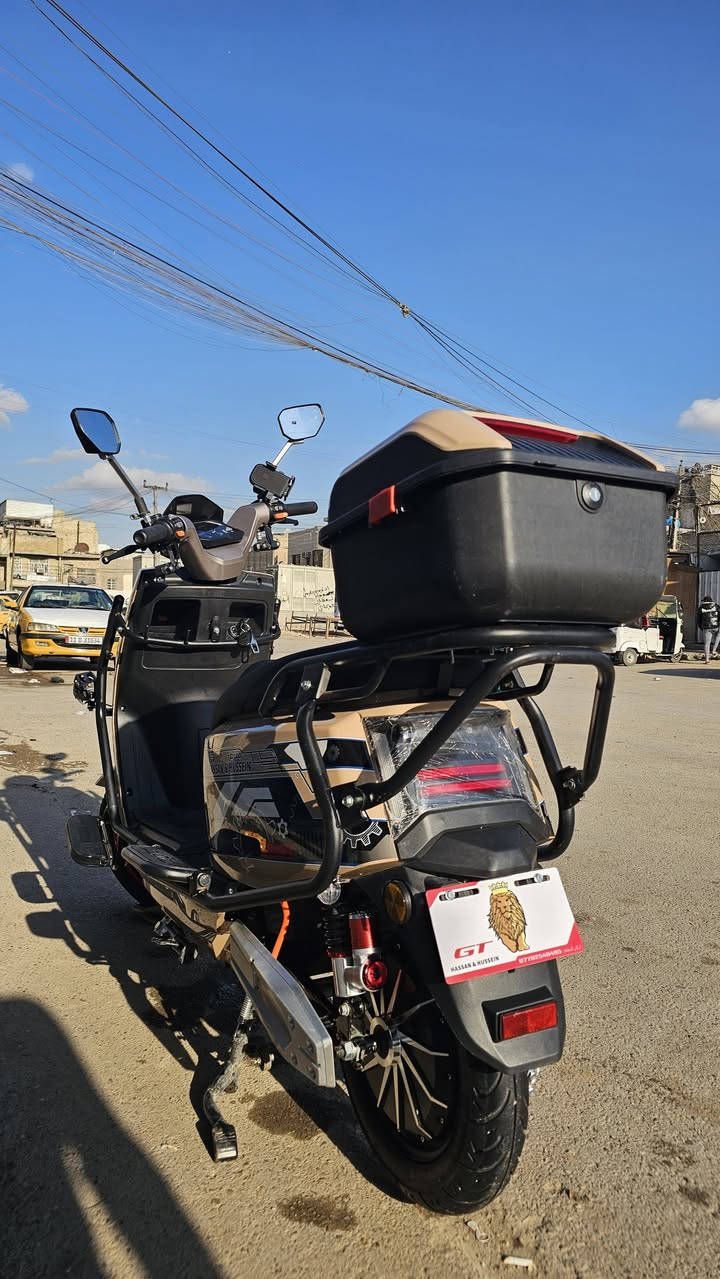 دراجة شحن  مدرعة ولايتات قوية
تاير حجم 90/90/12
ملف 3000  سرعتهة 80_90 km 
تمشيك 60_70 كيلو
بطاريات مسطرة عدد 6 
38 امبير 
مفتاحين وبصمتين
 دراجة نضيفه  
السعر 950 الف وبيها مجال
الاستفسار : ***********
