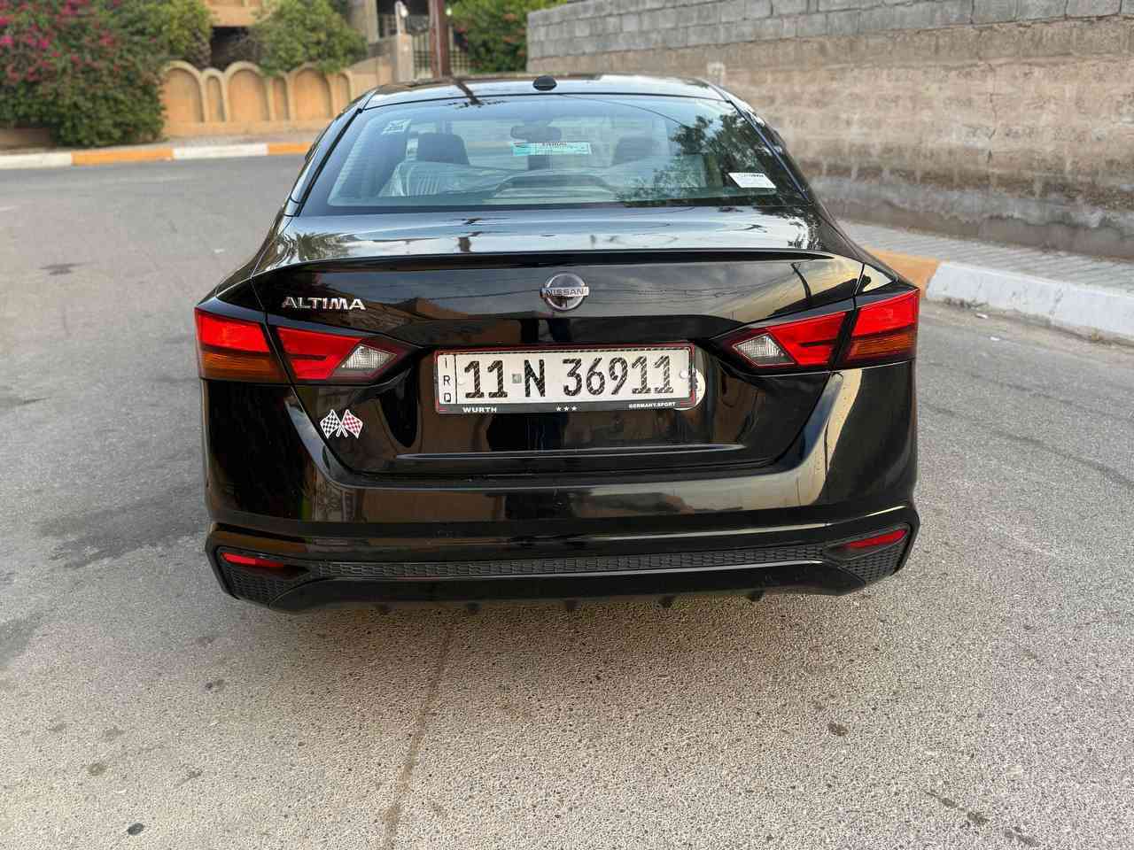 🚗 للبيع نيسان ألتيما. موديل 2020 فئة S
وارد أمريكي / رقم بغداد   بأسمي شرط التحويل  رقم الدولي الجديد هزه وفحص وسنويه وارقام كله جديد 
محرك مكفول مسوي ادامه كامله حتى الزيت جديد🔧 / كير مكفول ومبدل دهن وفلتر 
صدر مكفول وايضاً مسوي ادامه 
 حادث السياره طخه بسيطه بالجامرلغ والبنيد  فقط ارباك ستيرن فقط … والباقي كفاله عامه 
  سونار بيها  صفاح موس مكفوله كفاله عامه    
مواصفات السيارة S معروفه شاشه جبيره وكاميرا خلفيه كشن كهرباء. 
 رادار امامي وتوقف ذاتي كروس سرعه تفاعلي بصمة صندوگ بصمة بيبان وتشغيل بصمه  محرك 2.5 لتر / 4 سلندر اقتصادي وقوي تنفس طبيعي 
شاشة لمس وسطية 8 إنج مع بلوتوث و USB وكار بلي  
سستم كامل سبورت رياضي 
نظام سبورت 
نظام أمان حديث (ABS / Airbags)
تصميم أنيق ورياضي بلون الاسود      
سيارة كاملة مكملة تجي تفحص وتشوف بعينك كعدتها حلوه وسيارة ما تصرف عليها كلشي سعر 125 وبيها مجال للشراي وبالعافيه ع الياخذها سياره كامله وبدون نقص ومناسبه جداً جوه السوگ واحله من الصور الله شاهد  
مكان السياره ديالى بعقوبه  التحرير
***********
