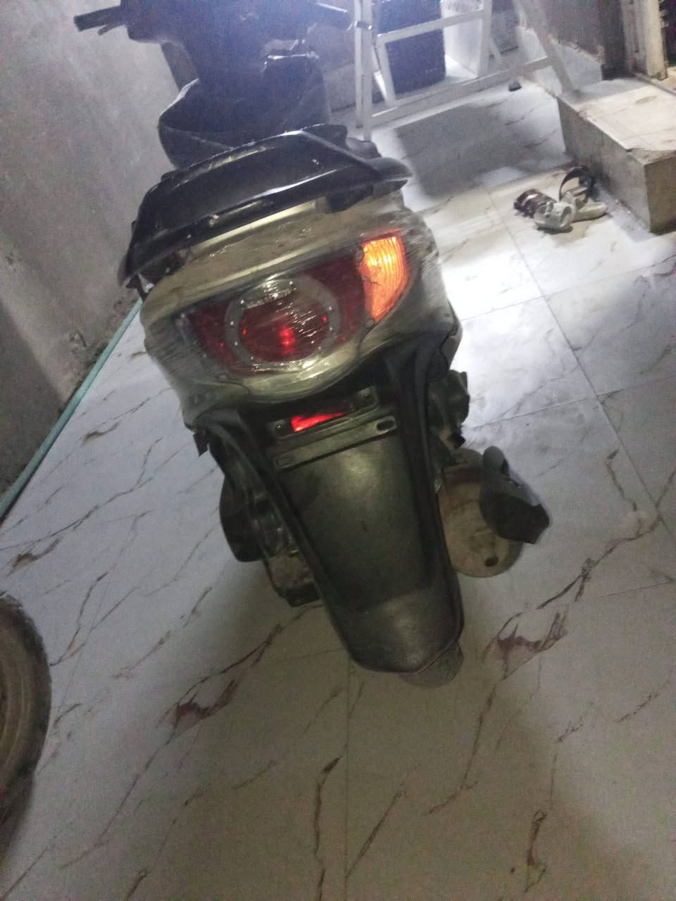 سلام عليكم دراجة جي فور جديد نضيفة مجفتة بس بستم الكهربايات شغالة مكينة ناعمة شلعة معدل قوية قفل 🔒جنطة دهن جديد ادراجة كاملة مكملة مال جناي مكان اناصرية اسكان اصناعي رقم الهاتف*********** اسعر 400وبية مجال
