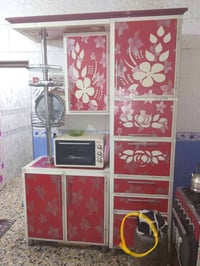 ٨ مقاعد • كاونتر • ضرر بالباب