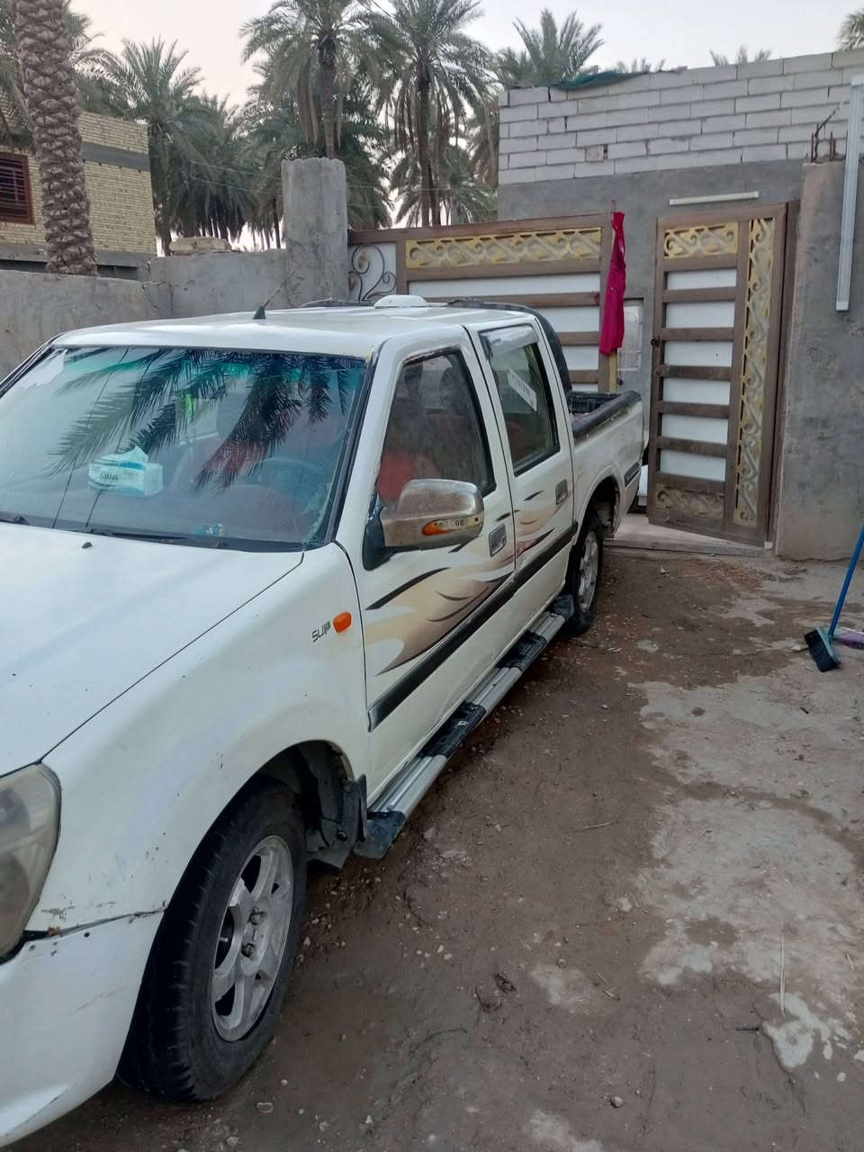 تويوتا فاتون للبيع موديل 2013 السعر 47 وبيها مجال العنوان هنديه كربلاء شارع البلديه رقم الهاتف ***********
