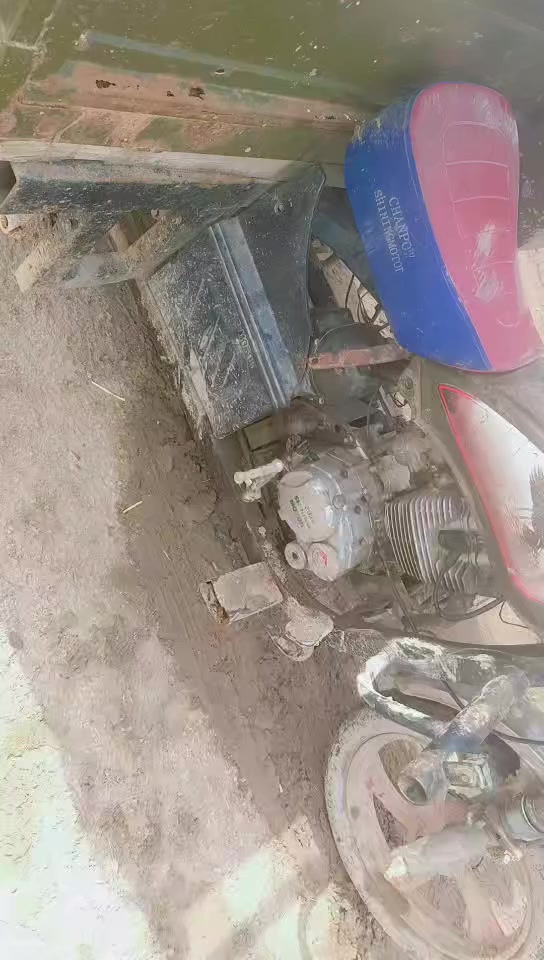 السلام عليكم ستوته للبيع نافيه بتره كل شيء شغال بيها البودي خايس واحد منا ومنها داير ما دايره شاصه مقفول رقم شاص موجود اوراق ماكينه مفتوحه مكان الديوانيه  يشتريه يتصل على هذا الرقم***********
