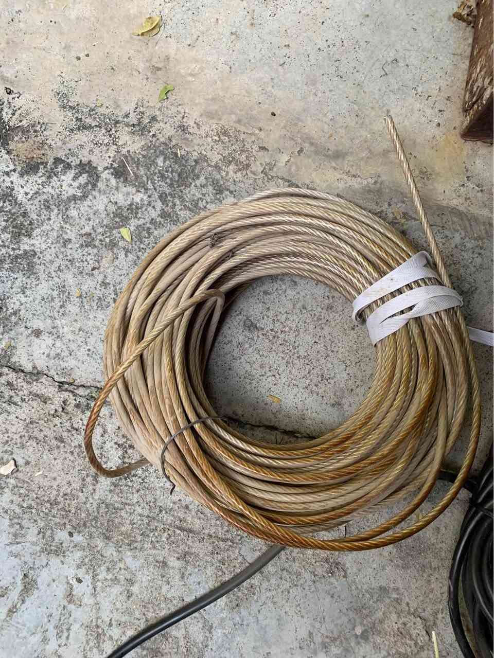 غەتا Lowara SC211
وەجبەی یەکەمە لە ٢٠١٩ وە کریومە ئیشی نەکردوە 
هەڵگیراوە لە مەغزەندا بەشەرتی بێ عەیبی 
لۆرای ئەسڵی ئیتاڵیە کامل ئەشیای لەگەڵە 
تازە و لۆکی ناو پاکەتە – ئیشی نەکردوە 
ماتۆر : 1.1 KW / 220-240V
توانایی: دابەشکردنی ئاو تا ٧٧.٦ م. فشاری
١.٥ ئەسپە 
کێبڵ: ٦٠ مەتری کێبڵی اصلی
سیم :٦٠ مەرتری لەگەڵە 
کەتەلۆکیشی لەگەڵە 
بۆردی خۆی لەگەڵە
سێ روبعە 

📞 بۆ زانیاری زیاتر  : (***********) السليمانية, العراق
