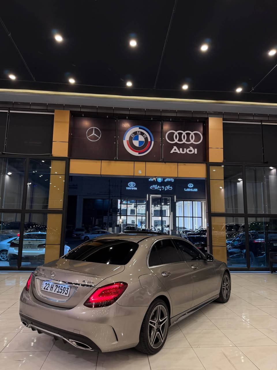 mercedes C300 4amtic 2020AMG 
فول فول سلايد لايد دايناميك كوشن گه رم ٣ گير شاشه گه وره اوتو هولد پارك 
بي سبوغ بي زوري دعمي نيه 
٣ شوين PDR  هه يه سه ياره كه زور خاوينه 
شوين:هه ولير 
سعر:٢٢٥$💵
***********
واتسئاپ أربيل, العراق
