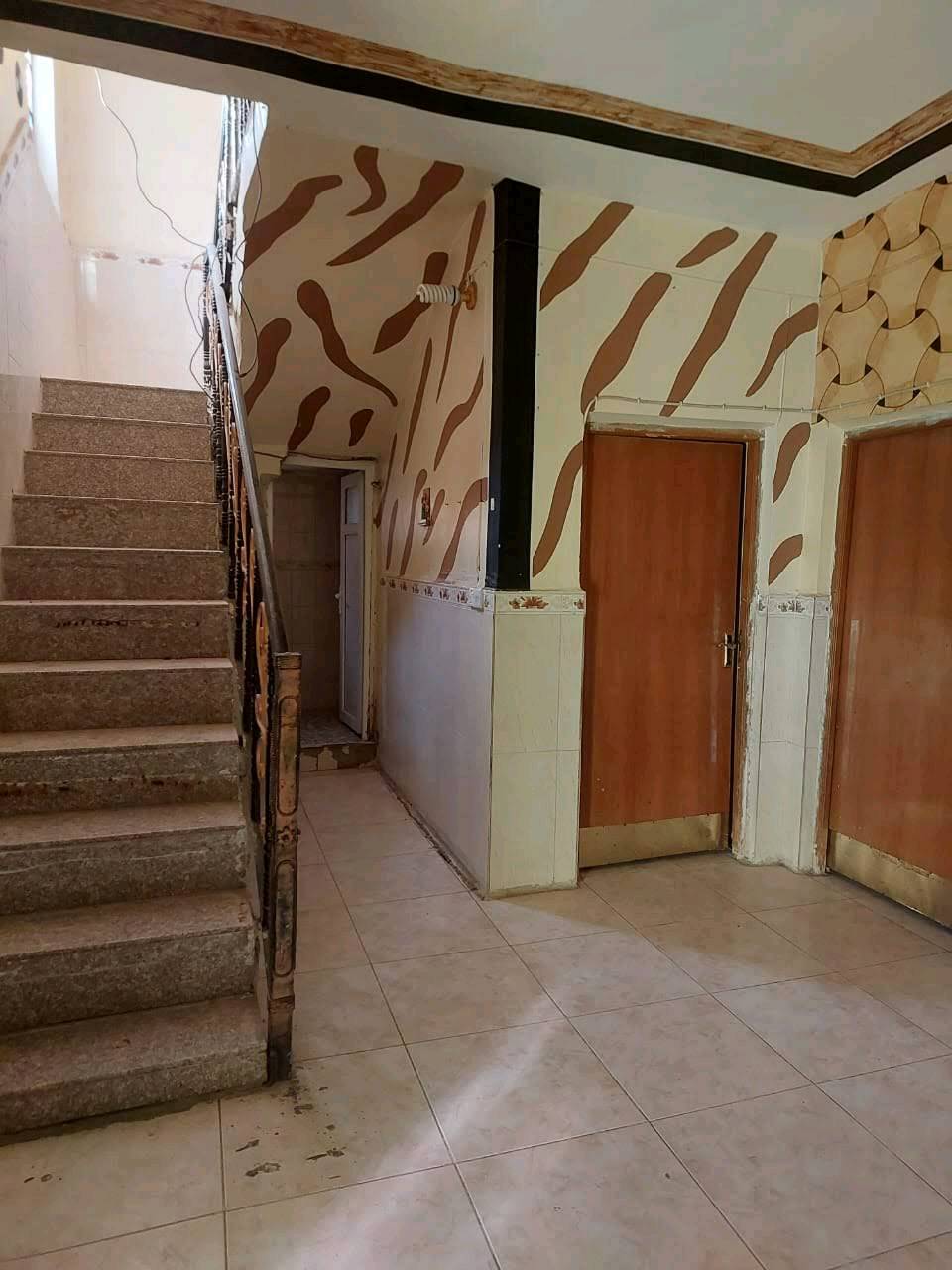 السلام عليكم يوجد دار للبيع فقط في محافظة واسط الكوت منطقة العزه الجديده مقابل جسر الكريميه بالقرب من موكب ستار ربيح المساحه ١٣٢ م الاتصال على الارقام *********** و *********** لمعرفة باقي التفاصيل