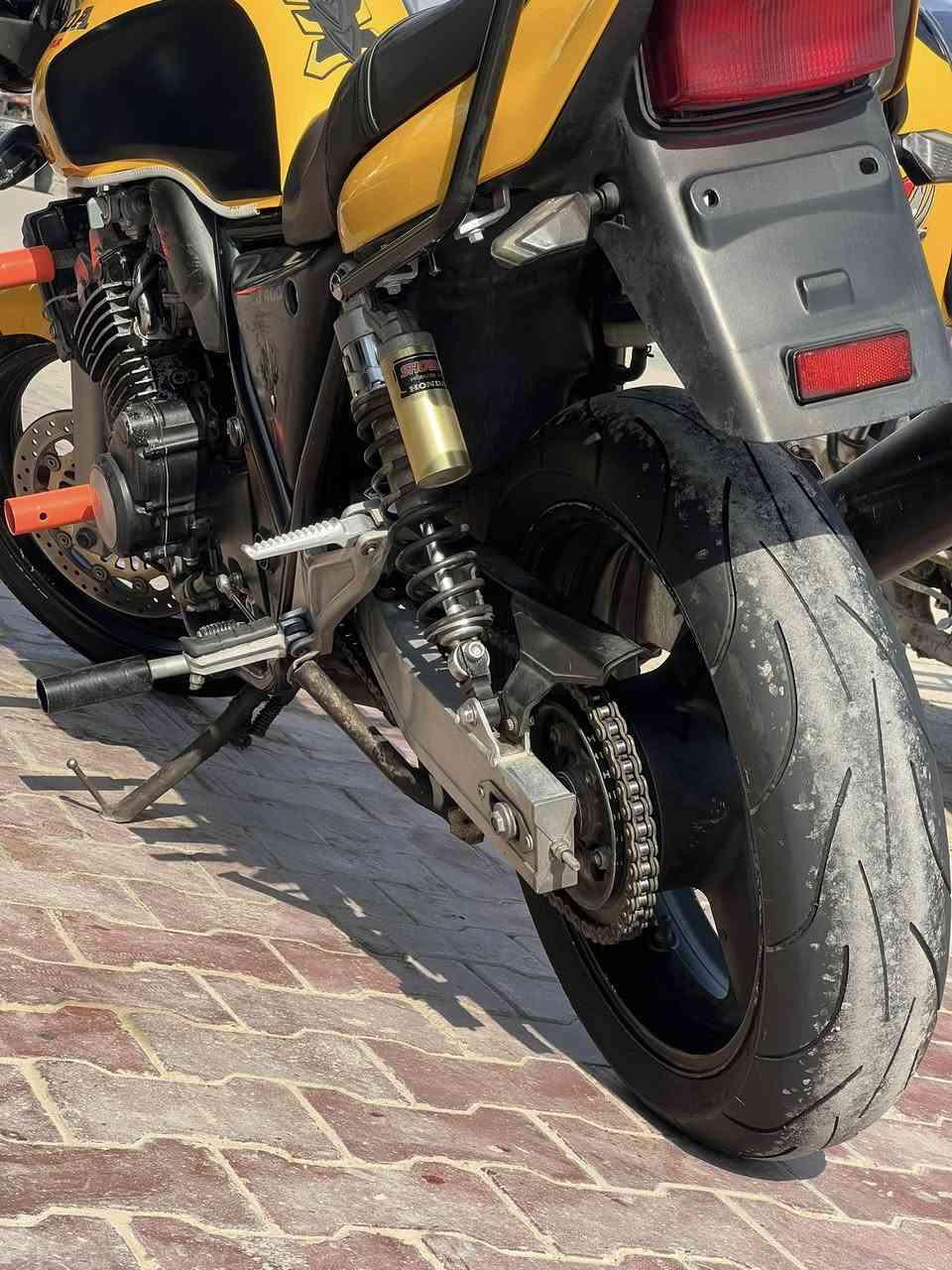 سلام عليكم سيبي فور جيل لول دراجه كفاله عامه كهربائي كلها شغاله مكان دراجه بابل سكندريه مجمع حطين سعر دراجه 16ونص وبيها مجال للطيبين ***********
