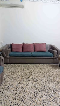 تخم للبيع 5قطع 3كبار وكراسي 2زغار 200الف وبيه مجال للشراي للتواصل 0770...