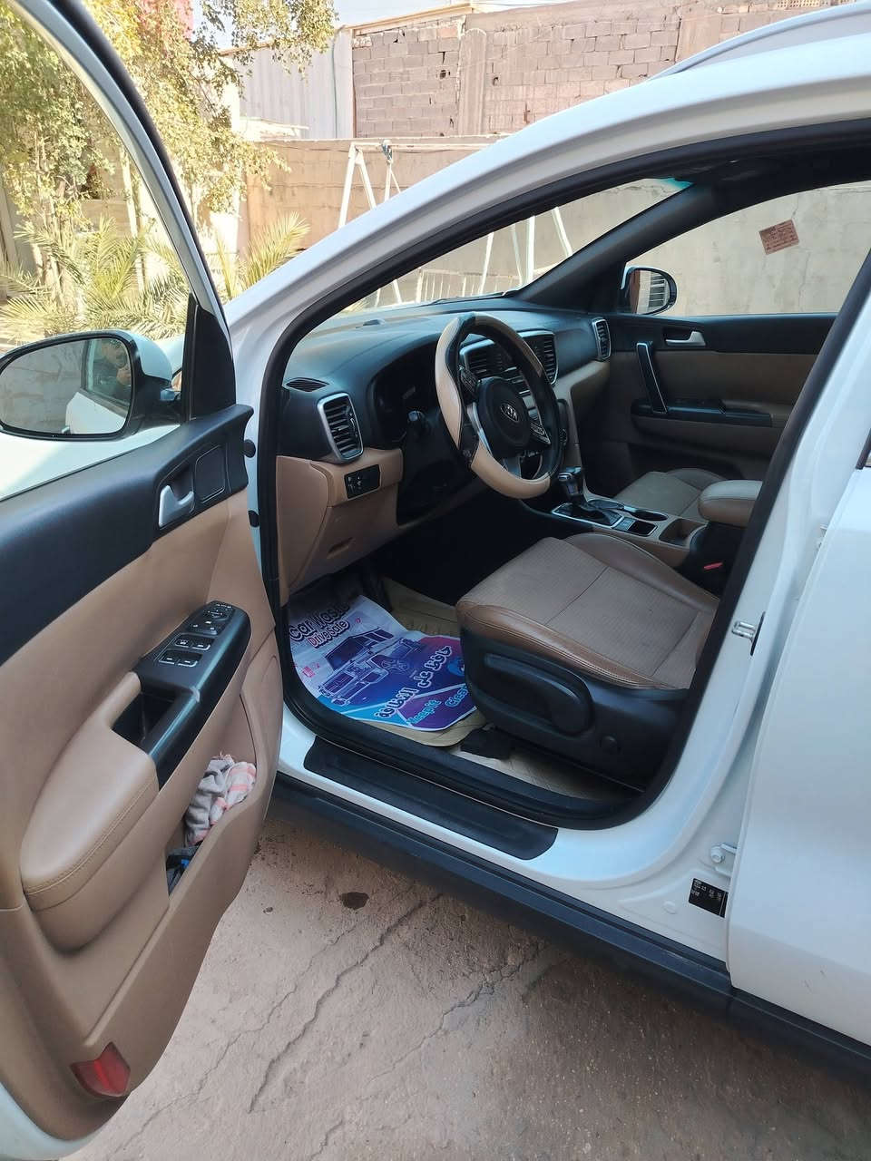 للبيع كيا سبورتج موديل2020 ماشيه  73 حقيقي السياره لا بارد ولا صبغ مواصفات
حساس خلفي امامي
تبريد قطعتين
تحكم جهتين
مري شفط
خمسه ويل كب
للتواصل*********** بغداد الشعب
