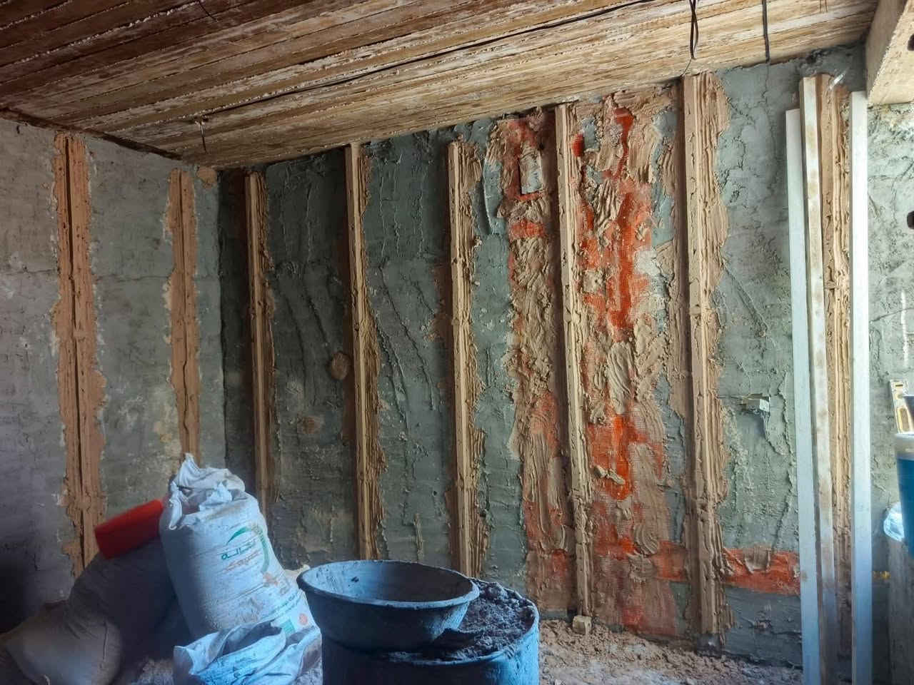 خلفات مصري  جص وبياض شغل مضبوط كبان ومسطره معه لتزام  متفرق حالين للستفسار  برقم ***********

