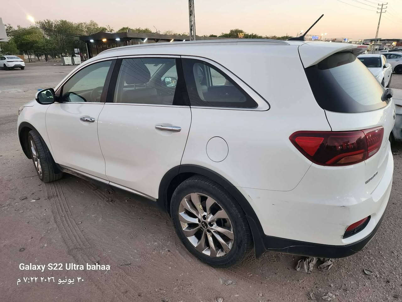 كيا سورينتو موديل 2018 خليجي رقم بغداد بسمي دولي 
محرك 3600 V6 
ماشيه 124 الف كيلو فقط 
سعر 230 بيها مجال بسيطه 
المواصفات 
تحكم ستيرن جهتين، كشنات كهرباء، شاشه كبيره ابل كار بلي، 
شاشه اعطال، حساسات أمامية وخلفية، مود درايف، بصمه تشغيل و ابواب ، صندوق كهربائي، زنون بلادي ، لد امامي خلفي ، بقيه مواصفات معروفه
سياره نضيفه جدا اي نقص ما بيها جاهزه من كلشي 
مكانها النجف الاشرف للاستفسار اتصل‬‏ ‬‏ ***********
