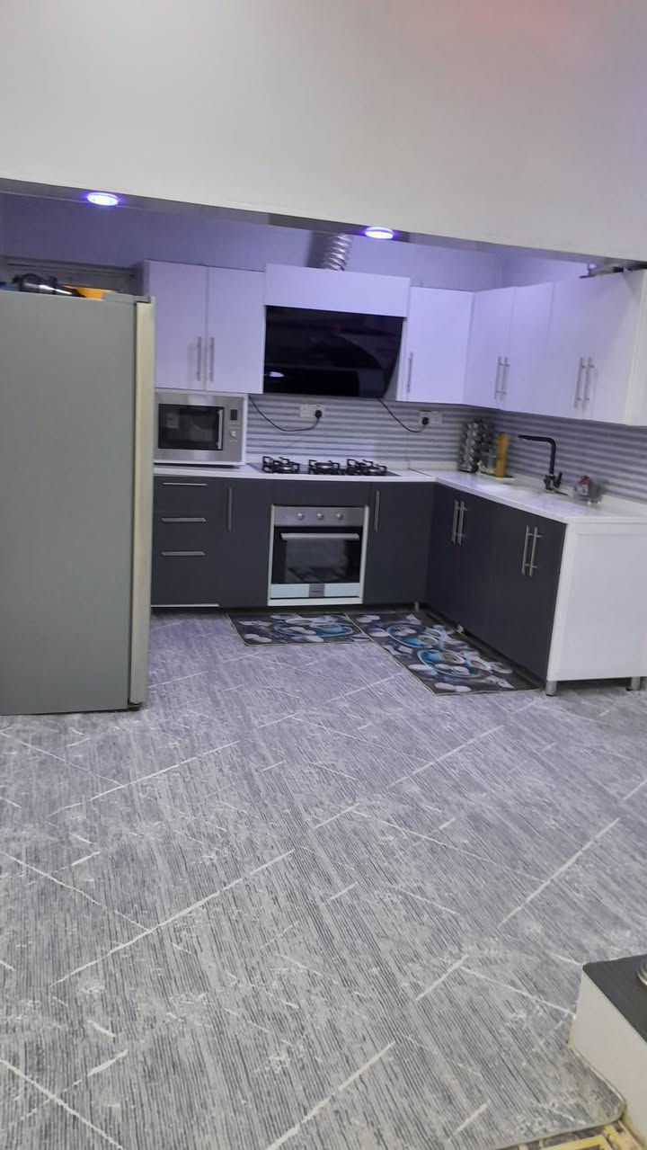 السلام عليكم**
🏡 بيت للبيع

📍 الموقع: التنومة – قرب شارع الإمام علي (ع)

📌 المنطقة: حي الإمام رضا

🚶‍♂️ يبعد عن سوق التنومة حوالي 5 دقائق مشي

📐 المساحة: 90 م²

📄 نوع الطابو: صرف زراعي – سند 25

✔️ قريب من أبو الطابو (إمكانية عمل وكالة متوفرة)

🏗 البناء: جديد – سنة 2024

🛋 البيع مع الأثاث

🔹 تفاصيل البيت:

 • غرفة نوم

 • هول (صالة)

 • ديوانية

 • مطبخ

 • صحيات داخلية وخارجية

السعر 75 مليون وبي مجال 

📞 للاستفسار والمشاهدة: التواصل على الخاص

#عقارات_البصرة #استثمار_عقاري #البصره #عقارات


**إذا كنت صاحب هذا الإعلان وتريد حذفه لأي سبب، رجاءا أرسل رسالة إلى الدعم الفني**