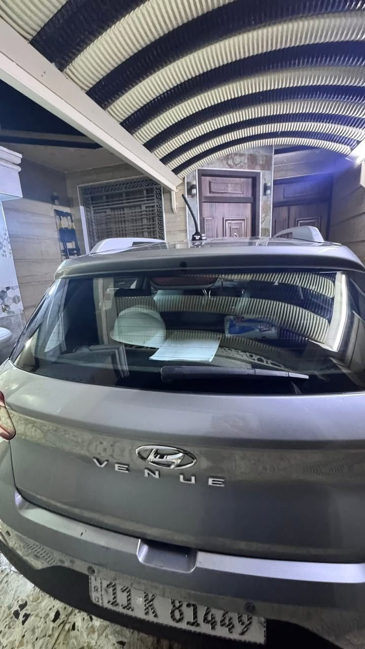 #هونداي_فينو
موديل 2024

#مرقمة_بغداد

  المواصفات 

 فتحه سقف (سلايت

داخل لونين 

شاشه كبيرة كامرة دوارة 

فول  تحكم ستيرن جهتين  

 ويل كروم

شاشة كبيرة كاربلي +اندرويد 

نظام انذار

مانع انزلاق

وضعيات قيادة  

رادار تحذير جانبي 

رادار خلفي

رادار امامي

تحديد مسار 

مكينة 1600 دبل نوزل 

السيارة بيها سونار 

 و السيارة جديدة والحادث خفيف صور الحادث مرفقة مع الصور 

السعر150 و بها مجال بسيط الاتصال *********** واتساب

📍المكان : بغداد _بغداد الجديدة
