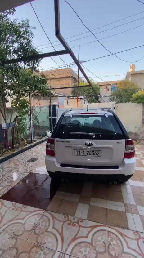 السلام عليكم سبورتج فول موصافت TLX سيارة كاملة اي نقص مابيها بدن صبغ بس بارد رقم بغداد انكليزي باسمي تخم تاير جديد ولايت زنون باتري جديد فتحة كشن جلد مري شفط حسسات بلادي تدفئة بل الكشنات والسونار موجود بل المنشور مكان السيارة ديالى مرواس بسيارة احدث عالية ***********السعر ١٣٠
