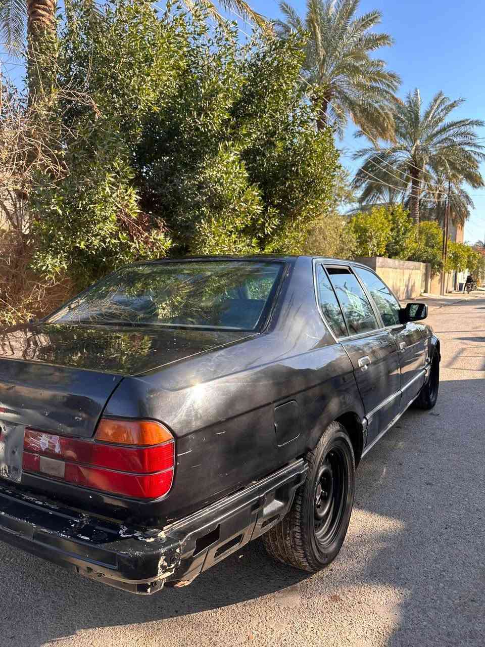 ‏BMW 735i ✈️
رقم ديالى شبه مميز سنوية 2027 
بلادية بدون صبغ 
لايت زينون عالي ثلجي ناصي شمسي 
كهربائيات على البلاد بدون زلغ بدون اي چتلل 
صدر امامي خلفي جديد تخم تاير جديد منظومة مي جديد منظومة بانزين داينمو تخم بلكات تخم نوزلات كلة جديد 
داخل نظافة 90‎%‎ 
كلشي بيهة شغال 
   
*********** بعقوبة, ديالى
