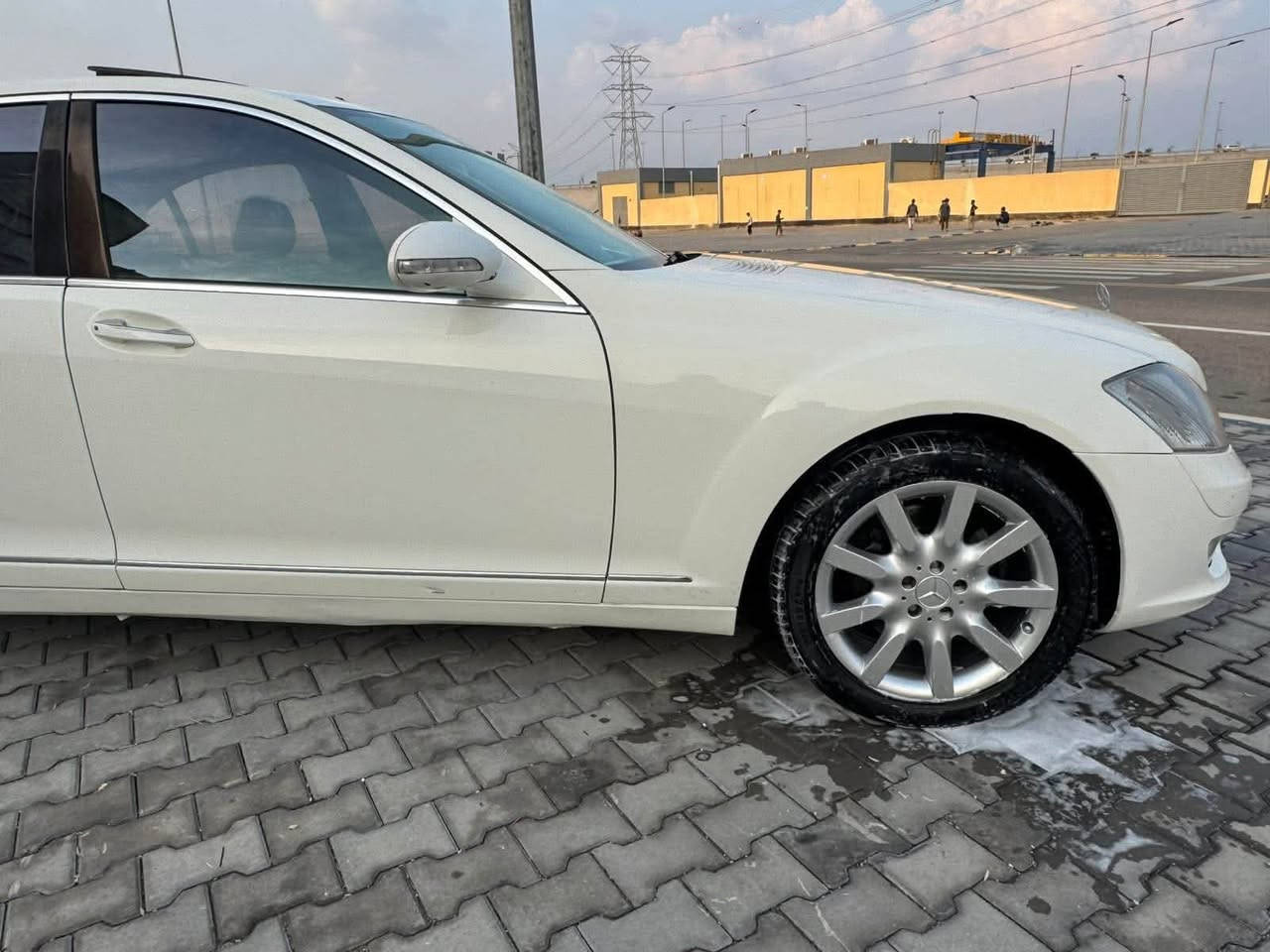سلام عليكم
S500.  2006 
 تسجيل جديد دخول جديد قرار 102 
سنويه باسمي وجاهز من كل النواحي 
سياره وارد ياباني اس 500 فول مواصفات رقم بغداد إنكليزي
فول فول 
ادامه كامله عليه 
سيرفز كامل 
صدر خلفي امامي لوك جوبلسات على وظع الشركه 
مواصفات 500 معروفه ماداعي أذكرها
السعر 175 ورقه وبيها مجال 
مكان سياره بغداد ***********
