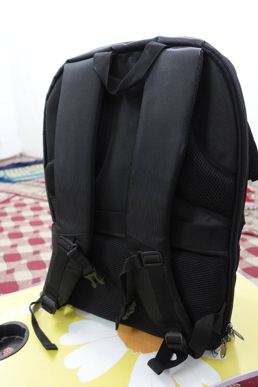 🟥 للبيع مكاني ،، ديوانية
📷 كاميرا نيكون D 7500 نظيفة مع كامل ملحقات الشركة 

أضافة الى 
🔴 بطارية ثانية 
🔴 هود 
🔴 فلتر حماية 

🔴 عدسة نيكون 50 ملم ، مع فلتر حماية
🔴 فلاش V 1 كودوكس 
🔴 حقيبة كتف 
🔴 حقيبة ظهر غير مستخدمة 
🔴 نك مايك سلمونك اير بالكارتون ما مستخدم ابد متحدثين للهاتف وللكاميرا مع قطعة توصيل بلا سلك اذا تحب 

🔴 ابيع حسب الي تحتاجة مو شرط كلهن سوه 

للاستفسار مراسلة الحساب او. الاتصال واتساب 
***********
اتصال فقط 
***********
