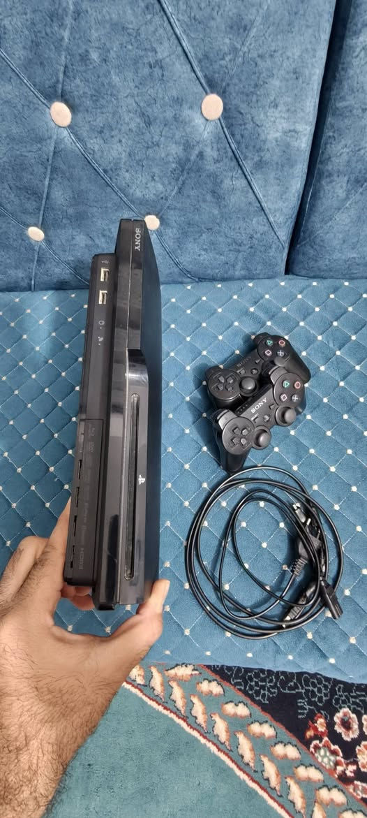 السلام عليكم
بليستيشن 3 سلم باله
الجهاز نظيف بمعنى الكلمة... 

انا مشتري من الشرق للوسائل الترفيهية ويا كافة الملحقات مع جويستك عدد 2 لكن مو كلش نظيفات ذاكرة 320 كيكابايت 
اي سؤال تواصل وياي وتشلع عيوني

تجي وتشوفه بعينك وتفحصه واشغله الك وبيك خير وتدلل 

مكاني النجف الاشرف 
رقمي واتساب ***********
السعر 120 وبي مجال
