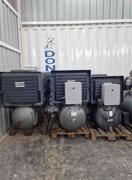 السلام عليكم
يوجد لدينا كمبريسرات و مجفف هواى من شركة أطلس 
صناعة اوروبيه متوفر جميع الحجام 🇪🇺

العنوان النجف الاشرف 
البوحداري عمود ٤٠
WhatsApp ***********
