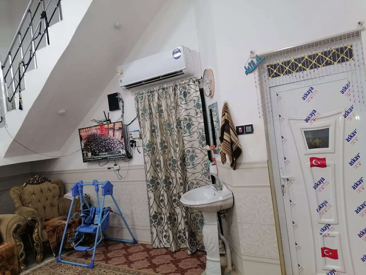 بسم الله الرحمن الرحيم
اللهم صل على محمد وال محمد

#بيت بالحكم للبيع 
الشارع الايسر بعد المركز الصحي 
مقابل اسواق سجاد
قريب على الساحة  وعلى شارعين
 طابق واحد كونكريت مسلح
 كل الخدمات متوفرة 
مساحته ١٢٥ متر (٦،٢٥٠*٢٠)
تبليط ومجاري شارع ١٥ متر
السعر ١١٠ مليون
مكتب سيد ناجح
***********
***********
