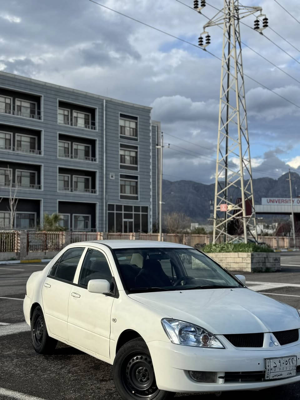 لانسەر مەکینە گەورە٢٠١١
ڕەقەم خصوصی بەغدا بێ موشکیلە سەنەوی پلاستیکی خۆی لەگەڵە. ✅
سەیارەکە جوانو جائیزە 
گێڕو مەکینە بەشەرت
تەبرید ساردو گەرم بەشەرت
کارەبیەت مەزبوتە نرخی گونجاوە بێ مەسروفە 
بۆیاغ پەڵە کارتێک ،تەعدیلە ئەوەی تر لەسەر کاڵ بونەوە بۆیاغی زۆر زۆر نیە. 
ناونیشان:ڕانیە 
 بۆ زانیاری زیاتر ژ.م***********
