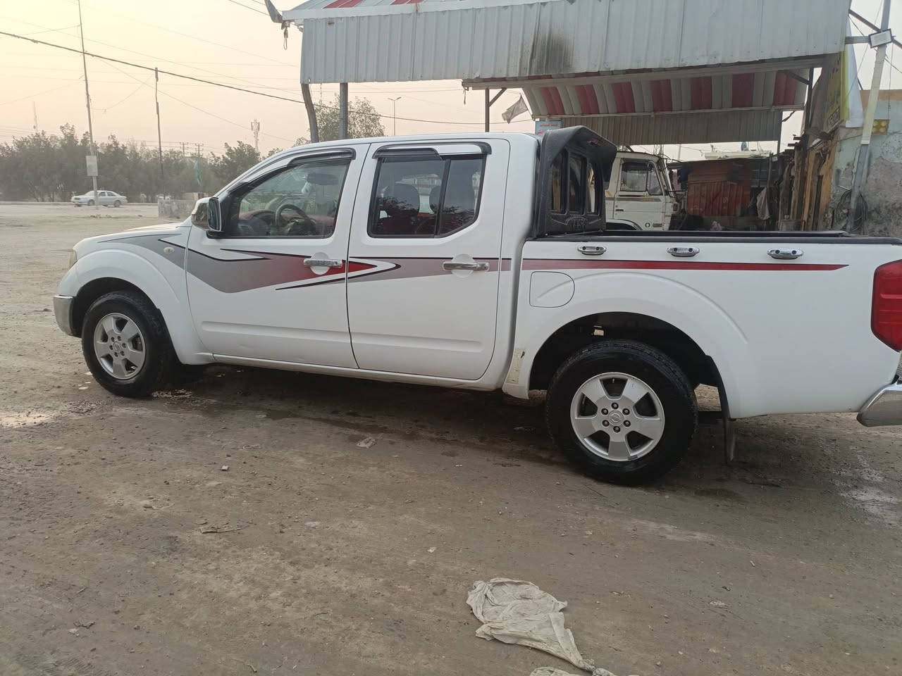 سلام عليكم نيفاره 2014 للبيع او مراوس  سياره جاهزه وحلوه كير ومكينه وحداديه وتاير جدد سياره مكفوله من الضربه والصبغ  فقط بنيد صبغ بي كير أوتوماتيك مكينه مامفتوحه سنويه صاقطه ***********الستفسار السعر 120
