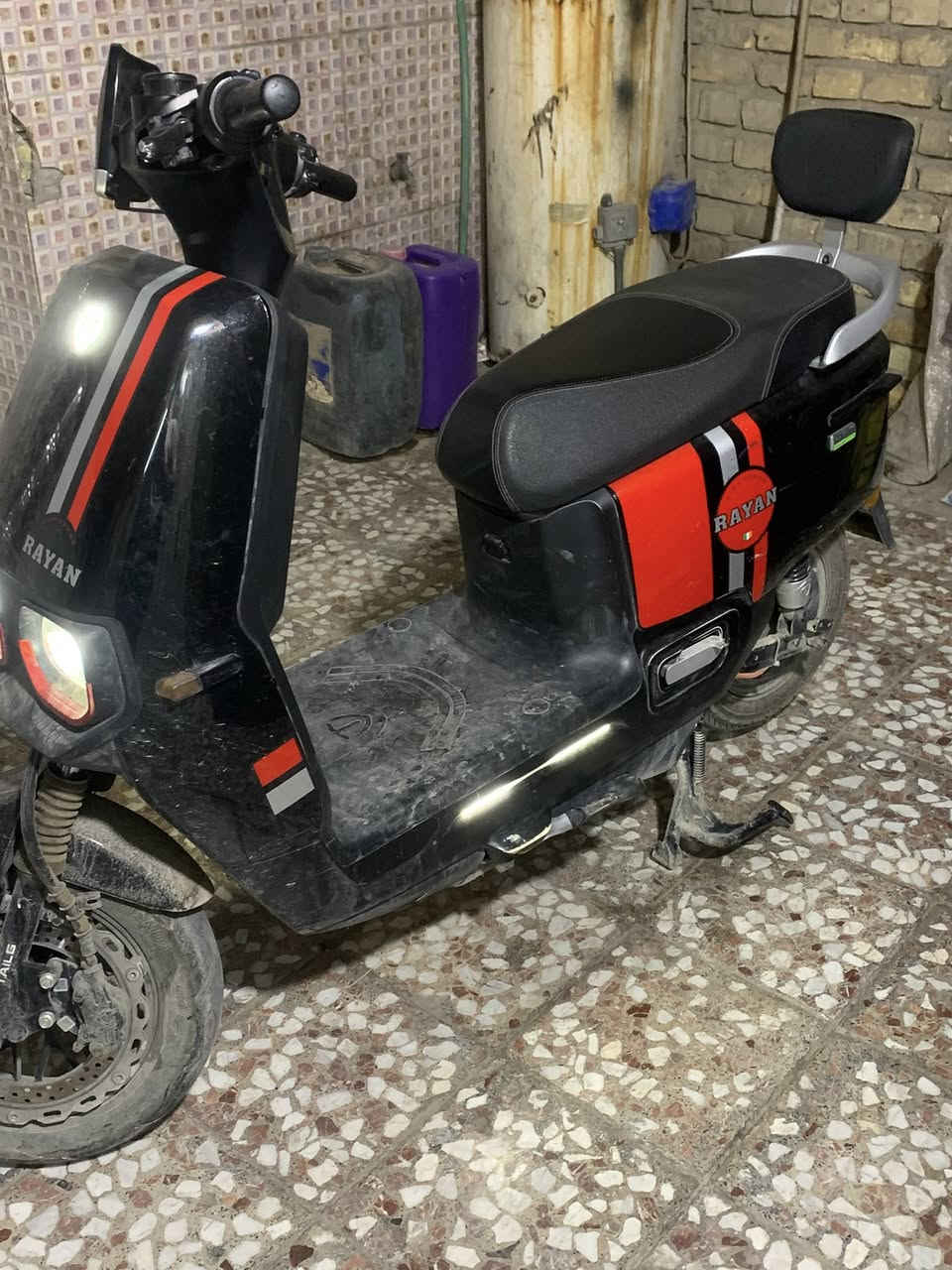 يا الله اللهم صلى على محمد وآل محمد
دراجه ريان ام عيون للبيع  دراجه حلوه ومرتبه بيه ملاحظات بسيطة والدراجه مبدله بطاريات و تاير خلفي تجي تاخذه من باب البيت ربع ما تصرف عليها سعره 750 وبيه مجال حك الجيه مكاني بغداد الشماعية رقمي ***********
