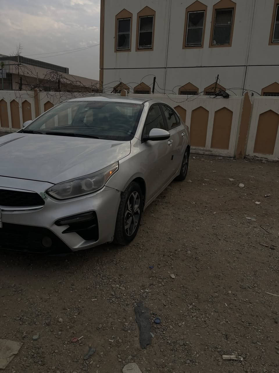 السلام عليكم
كيافورتي 2022 
محرك 2000
رادار امامي 
كهربائياته خير من الله 
السعر 120$ 
الرقم. ‭0770 254 2445‬
