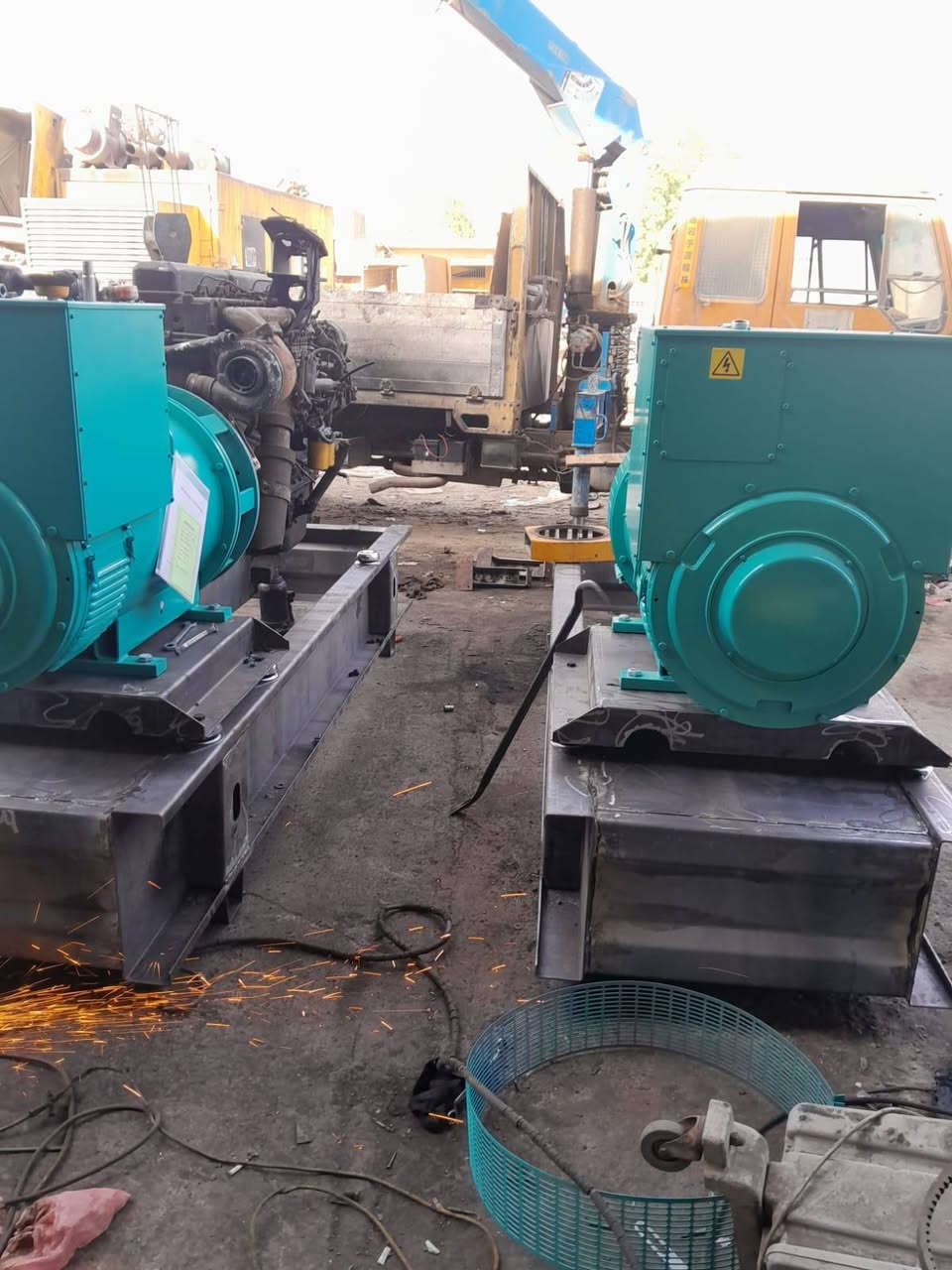 تجهيز مولد سكانيا ١١٣توليد ٣٠٠كيفي اتصال ***********
***********
