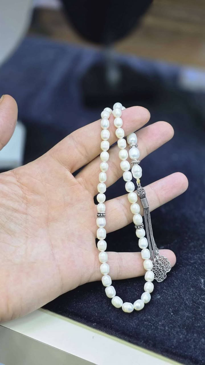 %١٠ خصم ..

ماشاء الله تبارك الرحمن ❤️‍🔥❤️‍🔥❤️‍🔥
اناقة و شياكة و جودة عالية جدا في T.R . منها : 

سبحة جميلة جدا و جودة عالية و مختلفة ، منها : 

📿 كهرب الماني و بلطيقي و روسي و لتواني و بولوني 
📿 دارسين و عظم جمل
📿 يسر مصري و نارجيل 
📿 سندلوس الماني شغل يدوي ، سندلوس تركي ، سندلوس الافغاني شغل يدوي قديمي 

📿 فضة عيار ٩٢٥ تركي 
📿 جام طيارة بيها ورقة الذهب 
📿 سلاطين ( ٧ ) اللون

📿 كوك تركي شغل يدوي 
📿 لؤلؤ السحري يتغير اللون 
📿 لؤلؤ و مرجان وجاد و سترين و لازورد و كوارتز و فلورايت و جمشت 

🌹🌹 للطلب يمكنكم التواصل معنا عا الماسنجر والواتساب من خلال هذا الرقم : ***********
لدينا خدمة التوصيل مجاني لكل محافظات العراق 
عنوان : الاربيل ، سوق قيصري - سوق الذهب ، محل " شاد " جانب حلويات الاربيل
