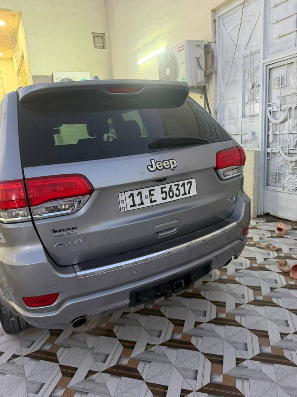 السلام عليكم
السعر : 180 وبيها مجال 

جيب اوفر لاند 2017

رقم بغداد تحويل مباشر 

المواصفات : 1/1 ( جكات )

* محرك 6 سلندر 3600

* السقف بانوراما طكتين

* المقاعد جلد تدفئة وتبريد 

* حساسات خلفية

* كاميرا خلفيه 

* نقطة عمياء

* مقود السائق كهربائي

* دفع رباعي 4X4

* تشغيل عن بعد

* صندوق كهربائي

* تدفئة ستيرن

* دمام خلفي مع سستم صوت 

* المقاعد السائق ولراكب كهربائي

* ذاكرتين لحفظ وضعيات الجلوس

* سستم صوت 

* شاشة كبيره 8.4 انج

* نظام خاص للطرق الوعره

* المصابيح الأمامية  لد نهاري + اشاره ترحيب من الاقتراب من السيارة 

* مري جانبيه كهرباء

* مرايا جانبيه قابله للطي عند الفتح والاغلاق 

* مرايا بخاصية التعتيم الذاتي

* نظام الملاحه Gps

* نظام خاص للطرق الوعره

* كشافات ضباب بروجكتر 

* محدد سرعة 

* نظام بريك اوتاماتيكي ( Auto break system)

* نظام تشغيل واطفاء اوتماتيكي للمحرك ( Auto start system) 

* جكات لرفع وتنزيل السيارة

* واكو مواصفات كلش هواي
سونار موجود بالمنشور 
السعر : 180 وبيها مجال 

مكان سياره: ذي قار الناصرية 

 ***********
***********
