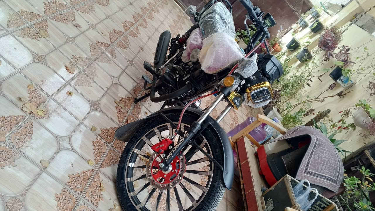 سلام عليكم دراجه ايراني سونك موديل 2026 مكينه ضاغطه وزنجيل(CBF) دراجه بعدهة بجيس مكفوله من كلشي مصارلهة 20يوم من طالعه من المعرض تشغيل عن بعد لون مميز السعر خاص او اتصل ***********
