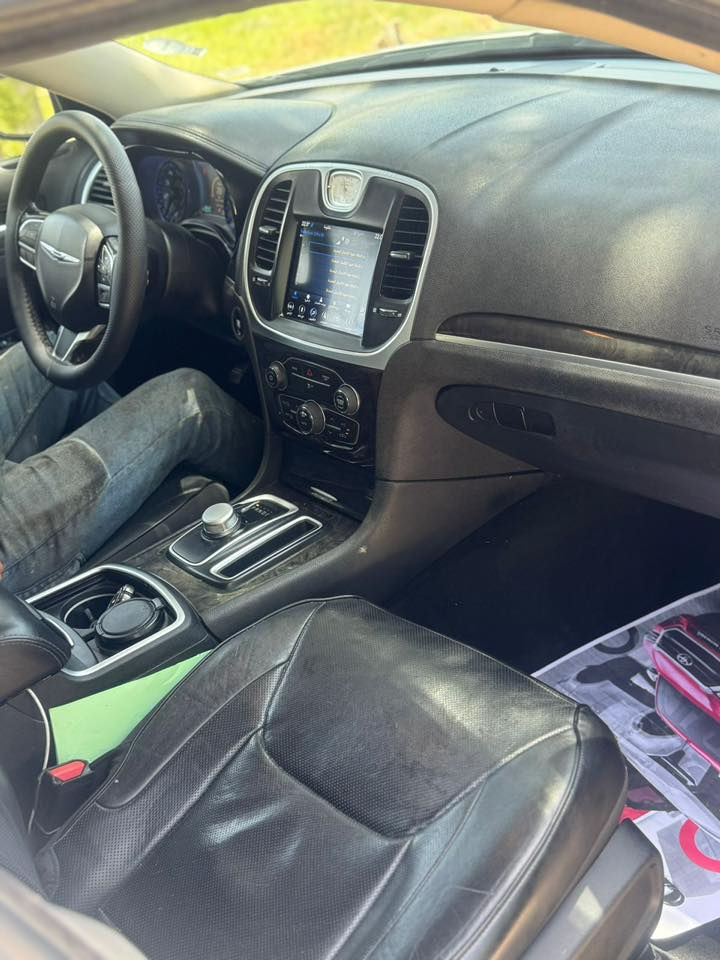 السلام عليكم اوباما C300  2019 خليجي فول مواصفات للبيع
رقم دهوك بدون طخة او صبغ او اي تعديل السيارة بأسمي وتحويل او وكالة اني حاضر العنوان بابل - سدة الهندية للتواصل الاتصال على الرقم ***********
السعر المطلوب 280 وبيها مجال 
السونار موجود بالمنشور
