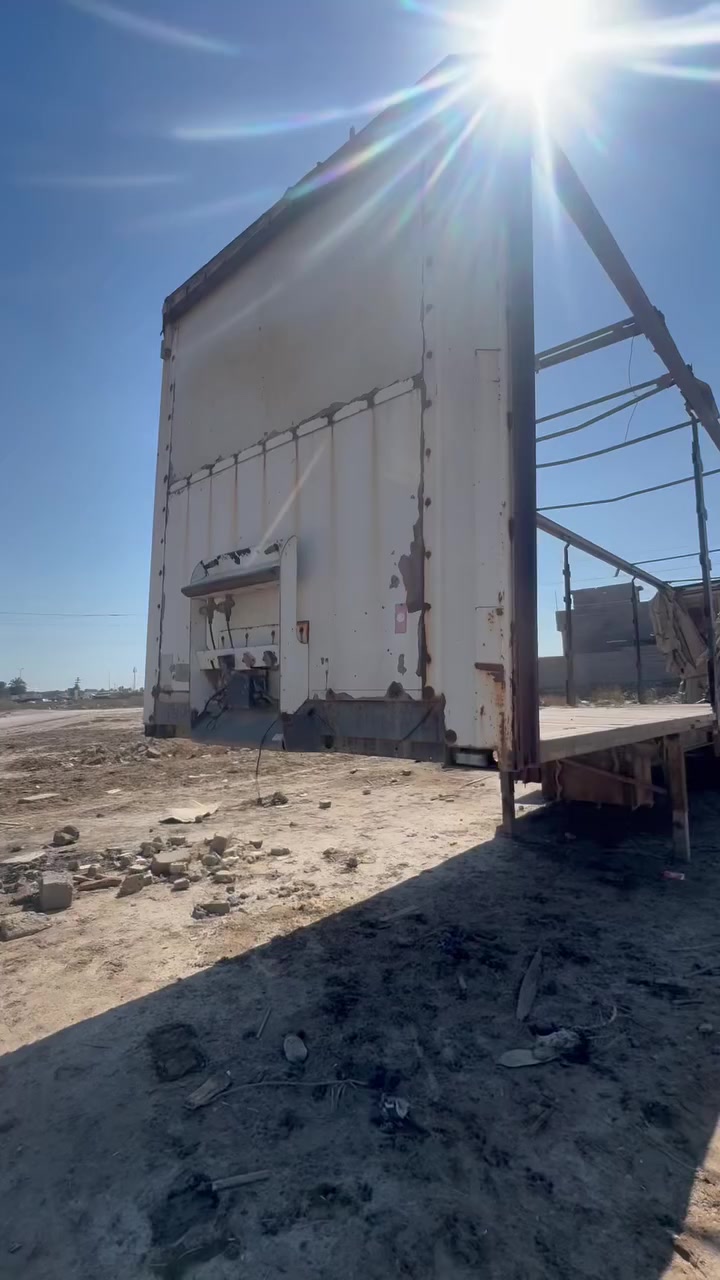 السلام عليكم عربانه كرونه للبيع جادر. ثابت عربانه جديده عوزه. تايرات وجادرً فقط الاستفسار على. هاذه الرقم ***********
