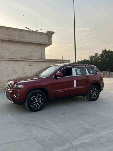 ا❗️ السلام عليكم 
سياره جيب لاريدو للبيع
الموديل 2014 المرغوب
السياره باسمي تحويل ثاني يوم رقم الجديد 
1-شفتات ستيرن وتحكمات ستيرن كامله
2-فتحه سقف
3-صندوك كهرباء
4-تشغيل عن بعد
5-كرسي كهرباء
6-تتفئه وتبريد مقاعد
7 تخم تاير جديد
8- تتفئه وتبريد ثلج 
9- بل مرايات هيتر 
10-ستيرن هيتر
11-كامره خلفيه
12-شاشه جبيره
وبعد بيها هواي مواصفات السياره خير من الله 
حادث السياره جاملغ وبنيد فقط لا دواخل ولا لغد ولا شاصي
السعر ب 185 وبيها مجال 
 الاتصال *********** يوجد وات ساب
